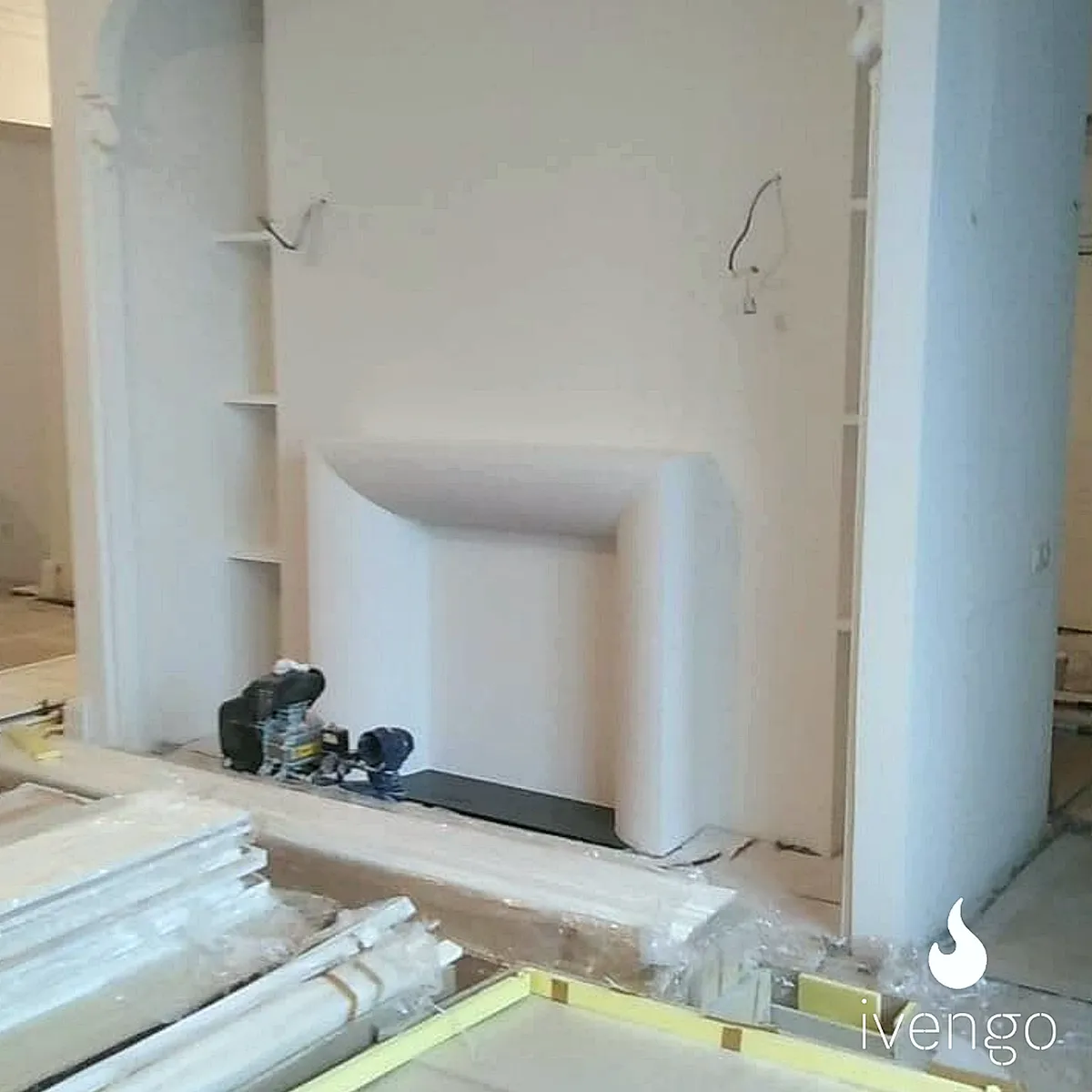 Портал из гипса на этапе монтажа