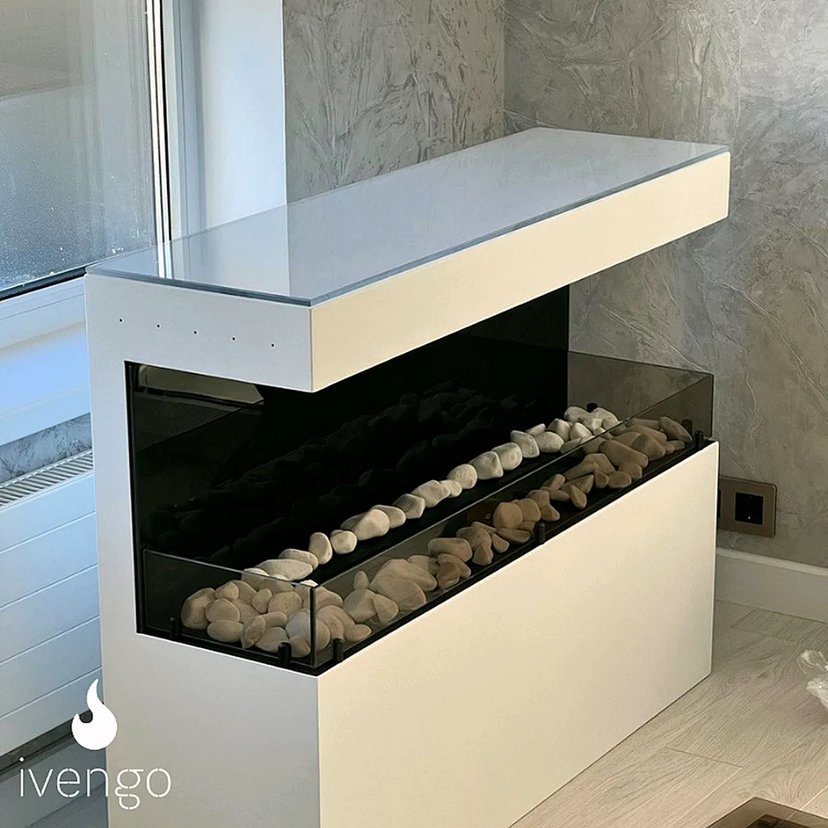 Угловой корпус биокамина iVENGO с галькой за стеклом